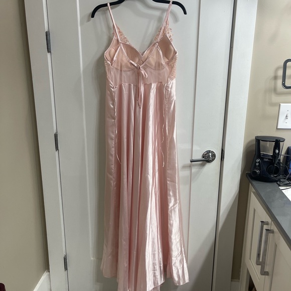 Elegant Pink two piece Lace Trim Robe and satin sleep gown - Picture 9 of 9